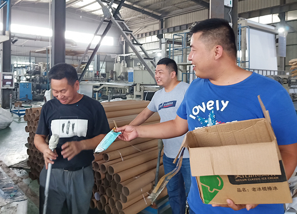 高溫慰問送清涼 同心并力戰酷暑