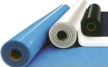 進入施工現(xiàn)場的防水卷材怎樣進行合格檢驗？